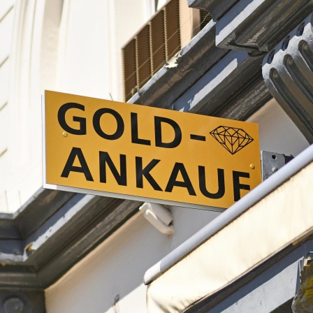 Ein Ladenschild wirbt für den Ankauf von Gold