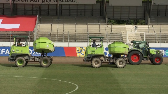 Sportschau Uefa Euro 2024 - Nach Beschwerde: Rasen Auf Der Waldau Wird Ausgetauscht