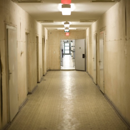 Zellen in der Gedenkstätte Berlin-Hohenschoenhausen, ehemalige Haftanstalt der Staatssicherheit (Stasi) der DDR
