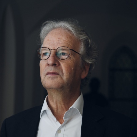 Prof. Niklas Schmidt