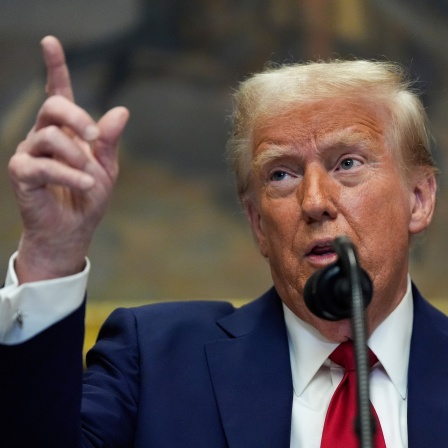 US-Präsident Donald Trump spricht im Roosevelt Room des Weißen Hauses.