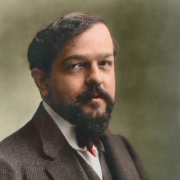 Porträtaufnahme des französischen Komponisten Claude Debussy im baunen Anzug mit Fliege