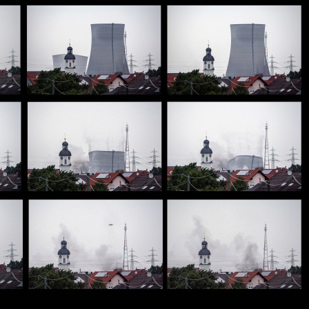 Collage aus 12 Bildern mit den Fortschritten der Sprengung: Am 14. Mai 2020 wurden im Kernkraftwerk Philippsburg beide Kühlhtürme gesprengt. Im Vordergrund die katholische Kirche St. Maria.