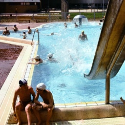 Badegäste im SEZ Sport und Erholungszentrum Friedrichshain in Berlin 1986 