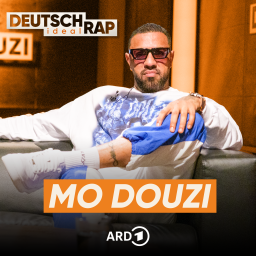  Mo Douzi sitzt in Ledersessel