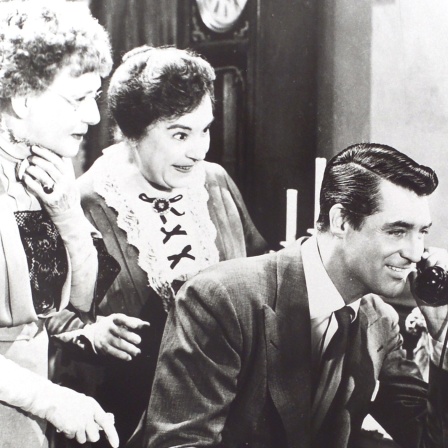 Eine Szene aus dem Film "Arsen und Spitzenhäubchen" (USA, 1944) mit Cary Grant