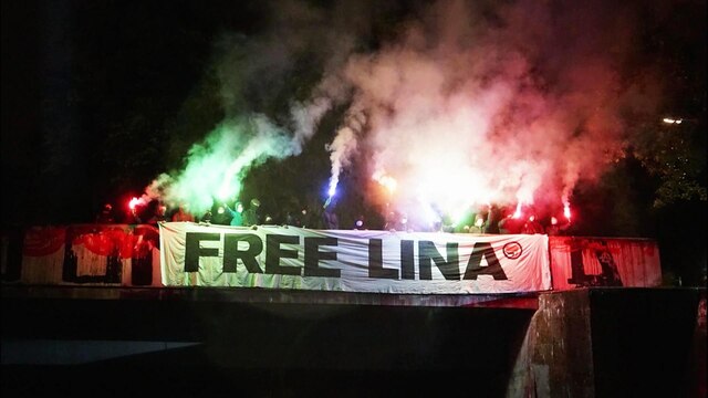 Ein Demonstrationsplakat mit der Aufschrift "Free Lina"