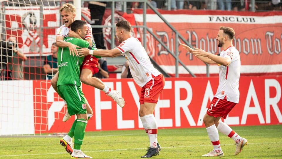BR24 Sport im BR Fernsehen Highlights 1. Runde SSV Jahn Regensburg 1. FC Köln ARD Mediathek
