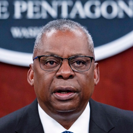 Ein Porträtbild von US-Verteidigungsminister Lloyd Austin im Verteidigungsministerium "Pentagon" in Washington (USA).