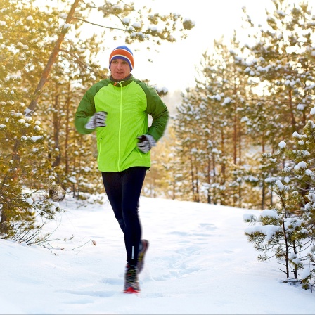 Ein Jogger im Winter