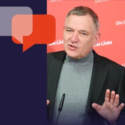 Jan van Aken, Vorsitzender der Linken, gibt im Karl-Liebknecht-Haus ein Statement ab.