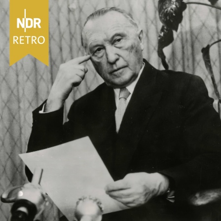 Bundeskanzler der Bundesrepublik Deutschland Konrad Adenauer bereitet sich auf eine Rundfunkansprache vor, Bonn, 1959