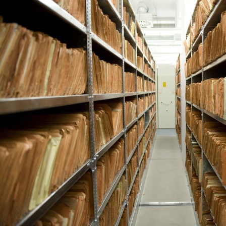 Akten im Stasi-Unterlagen-Archiv im Haus der Bundesbeauftragten für die Unterlagen der Staatssicherheit der DDR in der Normannenstrasse in Berlin