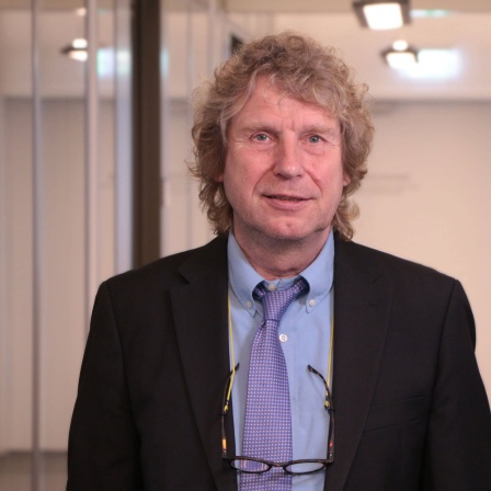 Prof. Bernd Raffelhüschen, Rentenexperte Uni Freiburg, spricht in SWR1 Leute über die Altersabsicherung.