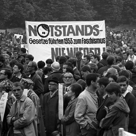 Demonstration gegen die Notstandsgesetze in Bonn am 11. Mai 1968.