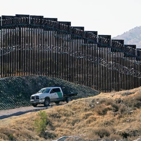 Grenzzaun zwischen USA und Mexiko in Nogales,  Arizona