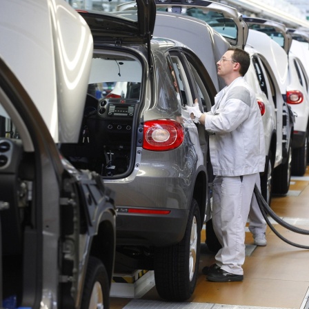 Ein Arbeiter in der Autoindustrie