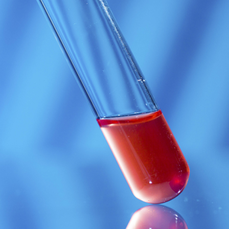 Blut in einem Teströhrchen © imago/Science Photo Library