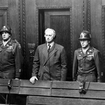 Der Industrielle Friedrich Flick wartet am 22. Dezember 1947 auf das Urteil des Kriegsverbrecher-Tribunals in Nürnberg