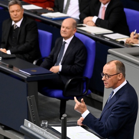 Friedrich Merz, Olaf Scholz und Robert Habeck während einer Sitzung des Deutschen Bundestags.