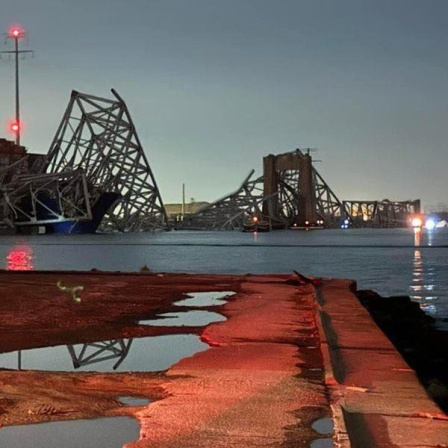 USA, Baltimore: Foto aus dem X-Feed von @HarforCoFireEMS Harford County, MD Volunteer Fire & EMS zeigt einen Teil der eingestürzten Francis Scott Key Bridge.