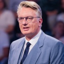 Markus Wagner, Fraktionsvorsitzender der AfD in Nordrhein-Westfalen, steht vor Beginn der WDR-"Wahlarena: Der Fünfkampf" in einem Fernsehstudio in Bocklemünd.