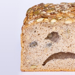 Brot mit traurigem Gesicht