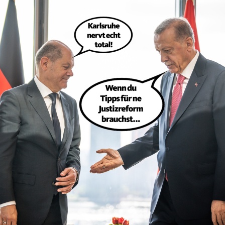 Satirische Fotomontage mit Sprechblasen: Olaf Scholz sagt: "Karlsruhe nervt total" und Recep Erdogan antwortet: "Wenn du Tipps für ne Justizreform brauchst..."
