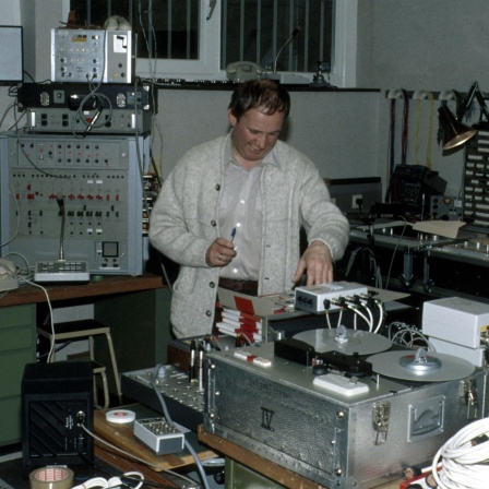 Eberhard Schneider, ehemaliger SWR-Ü-Technik-Chef. Bild von 1986 bei der Vorbereitung zur Fußball WM in Mexico.