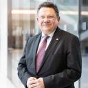 Andreas Philippi (SPD), Gesundheitsminister von Niedersachsen, steht nach seiner Vorstellung im Landtag.
