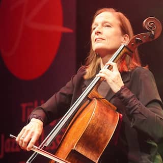 Die Cellistin Anja Lechner spielt 2023 bei den Jazz &amp; Klassik Tagen im Sudhaus Tübingen.