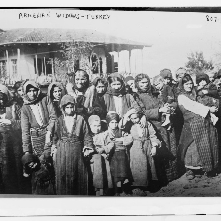 Armenische Witwen mit Kindern, Türkei / Foto 1915