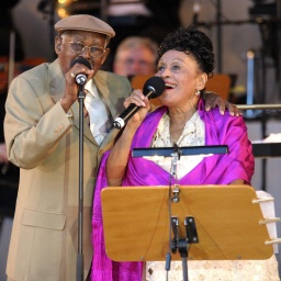 Omara Portuondo & Ibrahim Ferrer, beim Classic Open Air 2004 auf dem Berliner Gendarmenmarkt