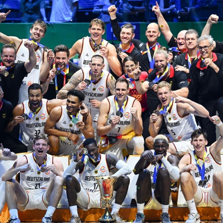 Deutschlands Basketballer feiern den WM-Titel