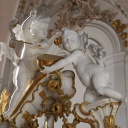 Zwei Barockengel in einer Kirche