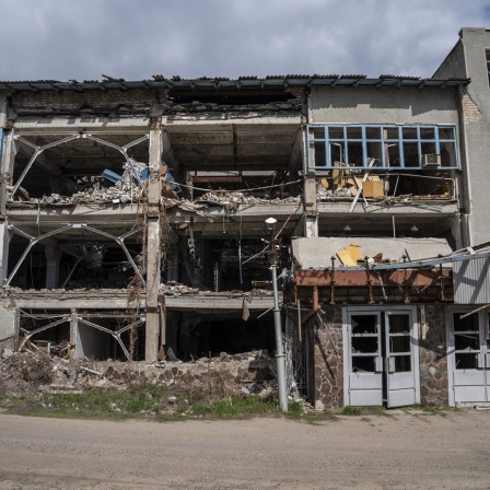 Beschädigtes Fabrikgebäude in der Ukraine.