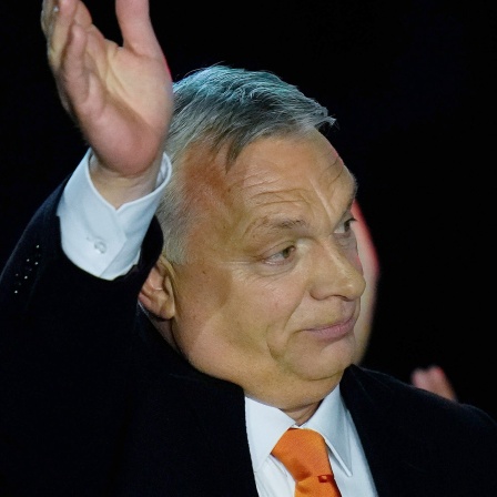 Viktor Orban, Ministerpräsident von Ungarn, winkt.