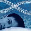 Im Blauton gehaltene Collage aus dem Foto eines Mannes, der schlaflos im Bett liegt, und einer weißen Möbiusschleife über seinem Kopf, die kreisende Gedanken symbolisiert.