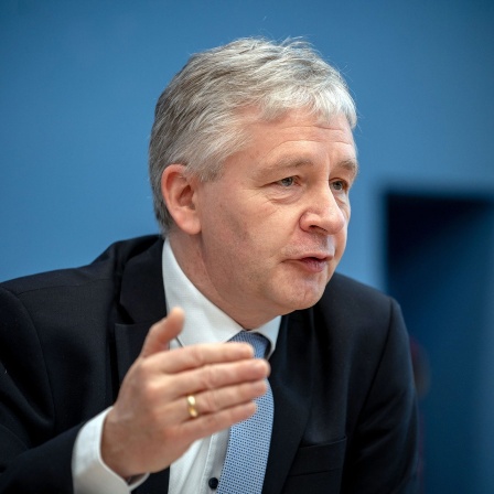 Gernot Marx, Präsident Deutsche Interdisziplinäre Vereinigung für Intensiv- und Notfallmedizin (DIVI), nimmt an einer Pressekonferenz zur aktuellen Lage um die Corona Pandemie teil