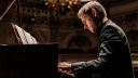 Kristian Bezuidenhout am Klavier