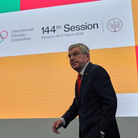 Der Präsident des Internationalen Olympischen Komitees (IOC), Thomas Bach, verlässt die Pressekonferenz im Vorfeld der 144. Sitzung, auf der der neue IOC-Präsident gewählt wird