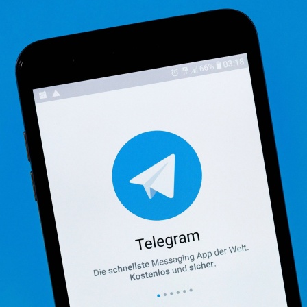 Logo des Messengers Telegram auf einem Smartphone