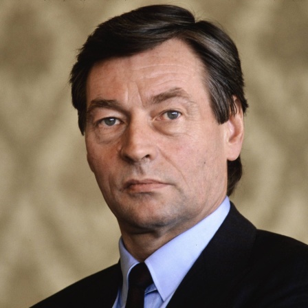 Alfred Herrhausen, Bankmanager und Vorstandsvorsitzender der Deutsche Bank AG, wurde am 30.11.1989 durch eine Bombe ermordet