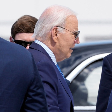 US-Präsident Biden ist am Flughafen von Las Vegas auf dem Weg zur Air Force One.