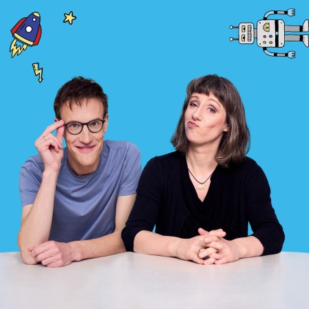 Die Hosts des Podcasts &#034;Fakt ab! Eine Woche Wissenschaft&#034; Charlotte Grieser und Aeneas Rooch