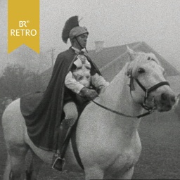 St. Martin mit Mantel auf einem Pferd | Bild: BR Archiv