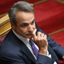 Griechenlands Regierungschef Kyriakos Mitsotakis runzelt die Stirn bei einer Parlamentssitzung zum Abhörskandal.