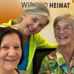 Dagmar Diefenthaler und Susanne Wiescher bei Heike Knispel im WDR 4 Studio.