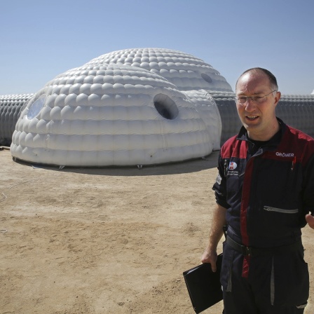 Gernot Grömer in der Dhofar-Wüste im Oman