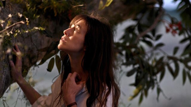 Für Dawn (Charlotte Gainsbourg) wirkt der Baum bedrohlich.